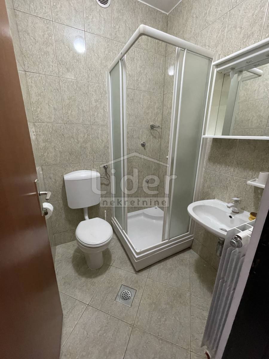  Malinska, casa con 3 appartamenti, 300m2