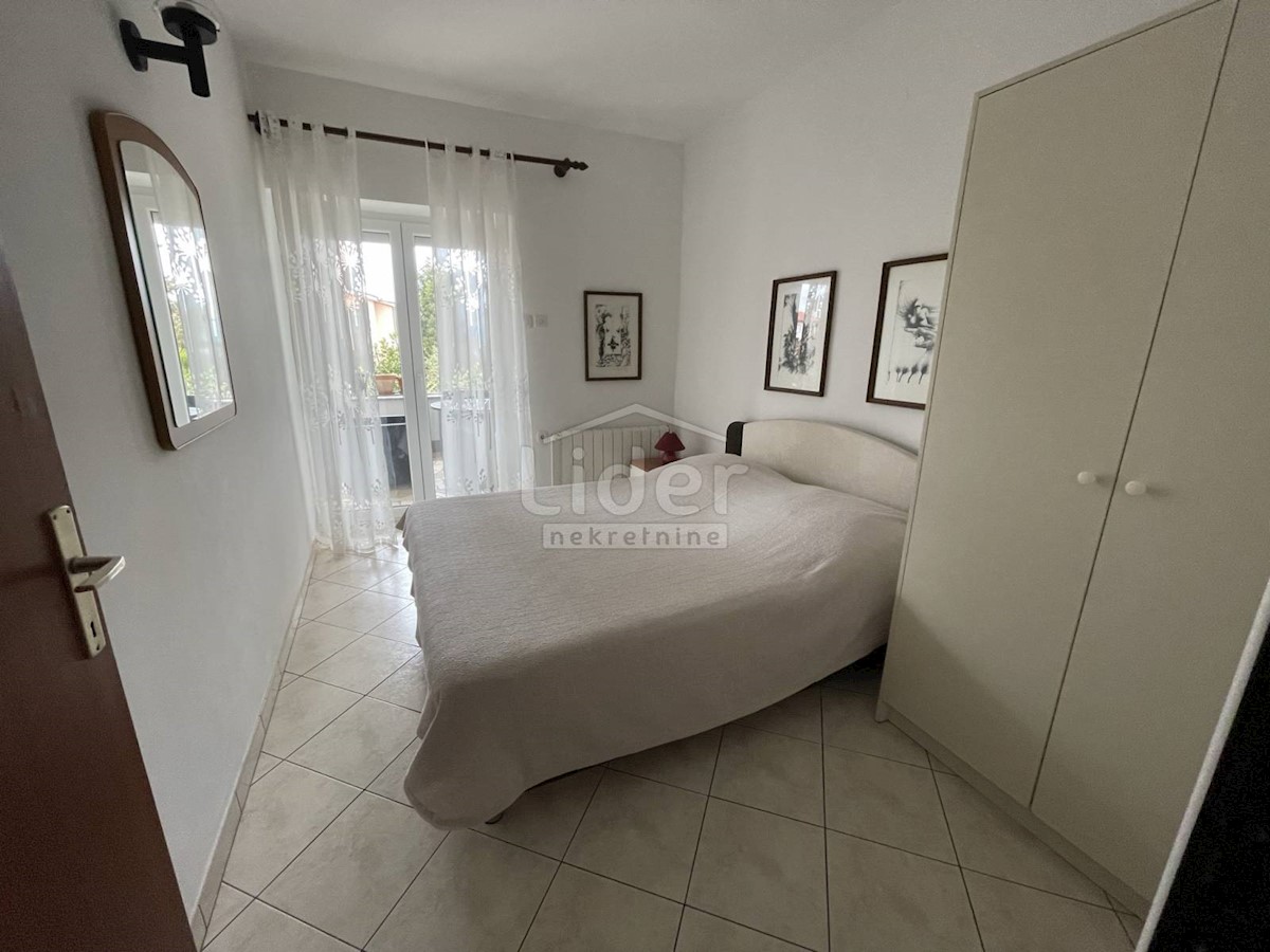  Malinska, casa con 3 appartamenti, 300m2