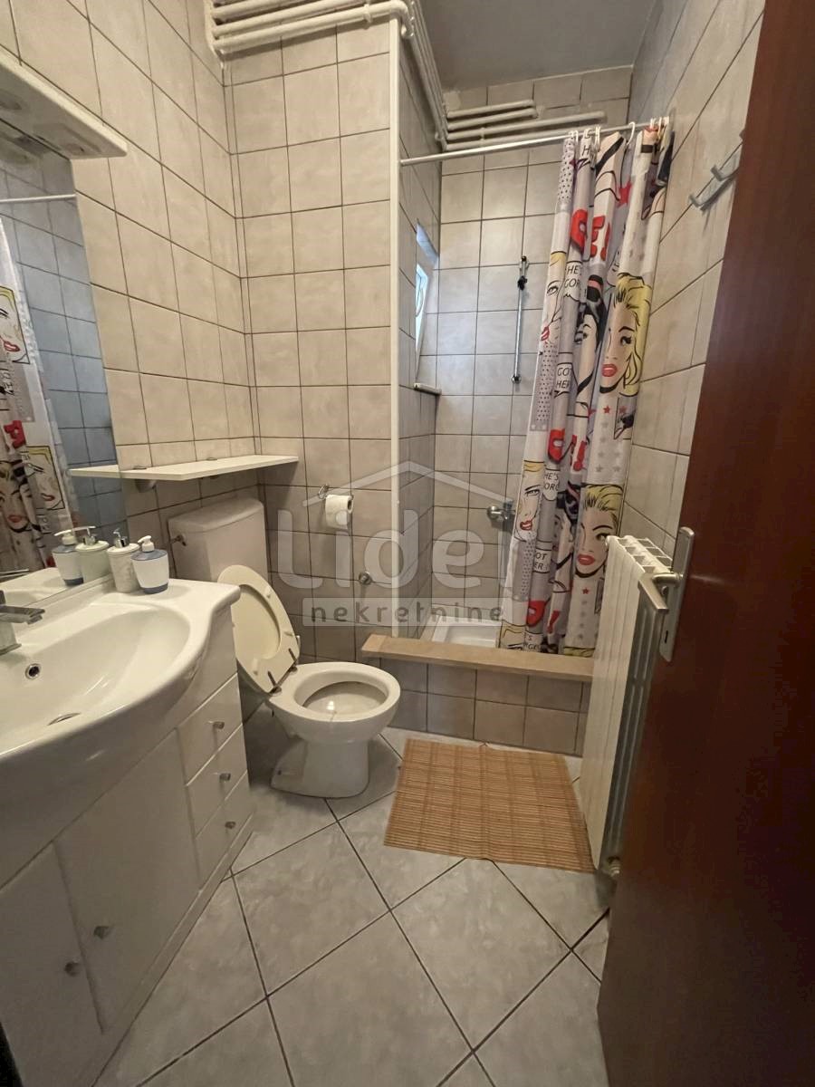  Malinska, casa con 3 appartamenti, 300m2