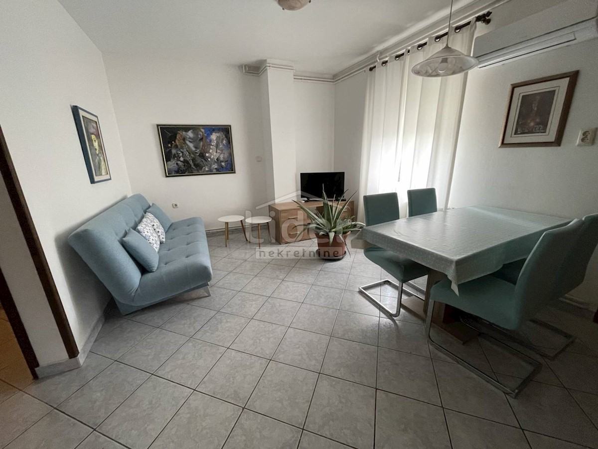  Malinska, casa con 3 appartamenti, 300m2