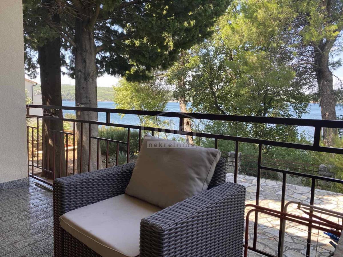 Gornji Karin, casa in prima fila sul mare