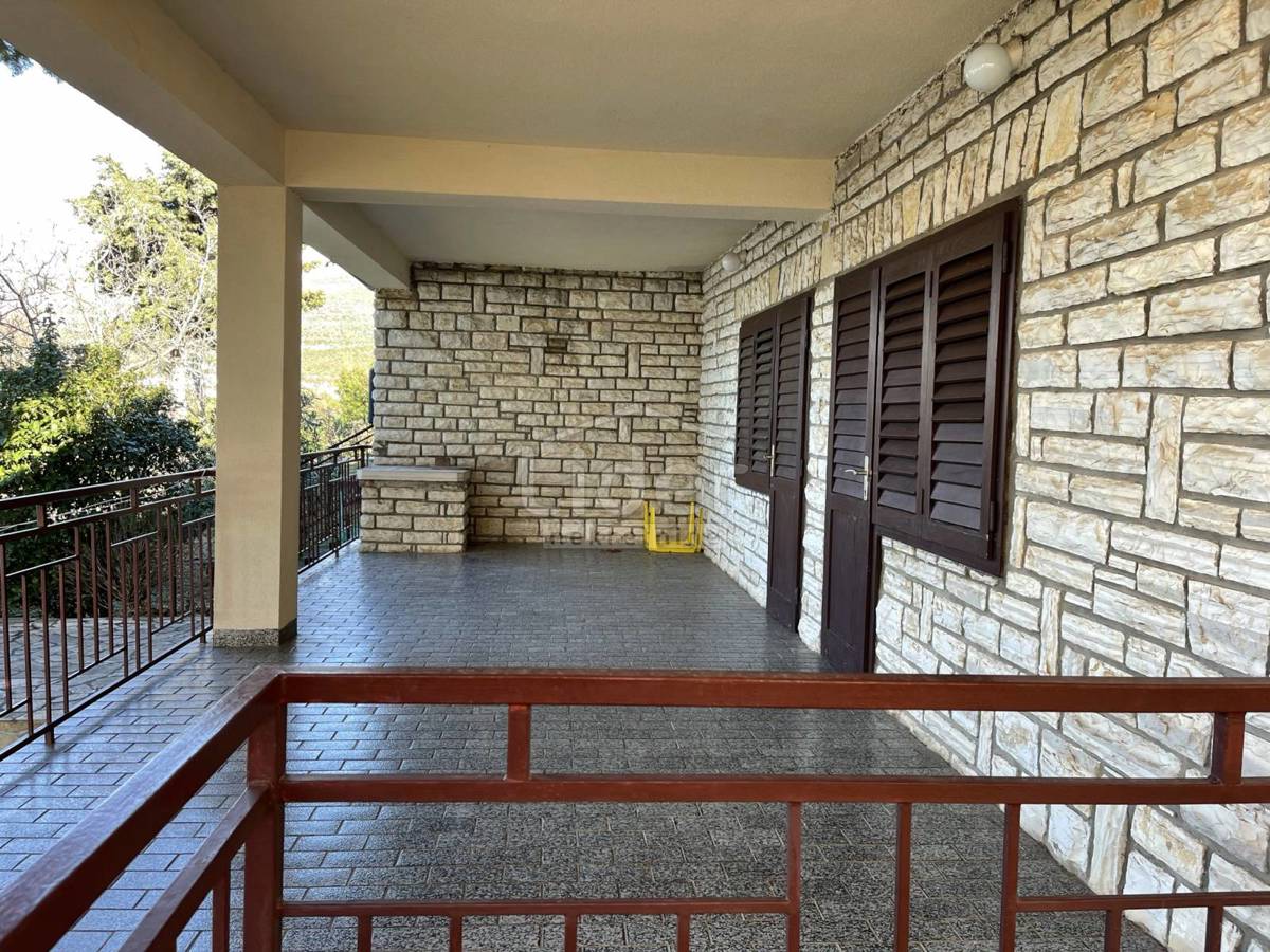 Gornji Karin, casa in prima fila sul mare