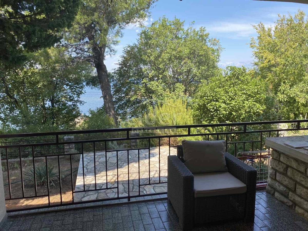 Gornji Karin, casa in prima fila sul mare