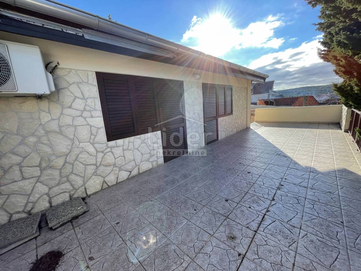 Gornji Karin, casa in prima fila sul mare