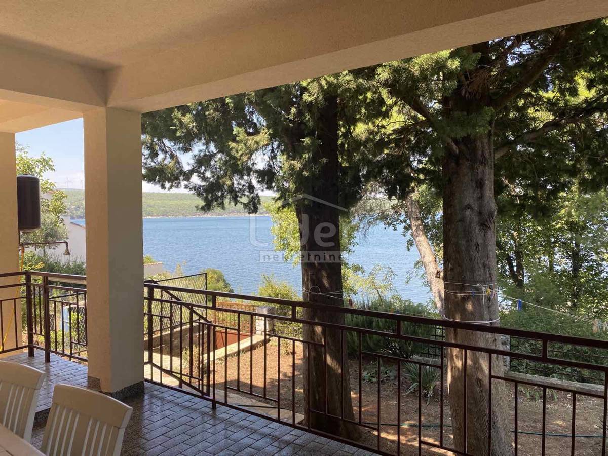 Gornji Karin, casa in prima fila sul mare