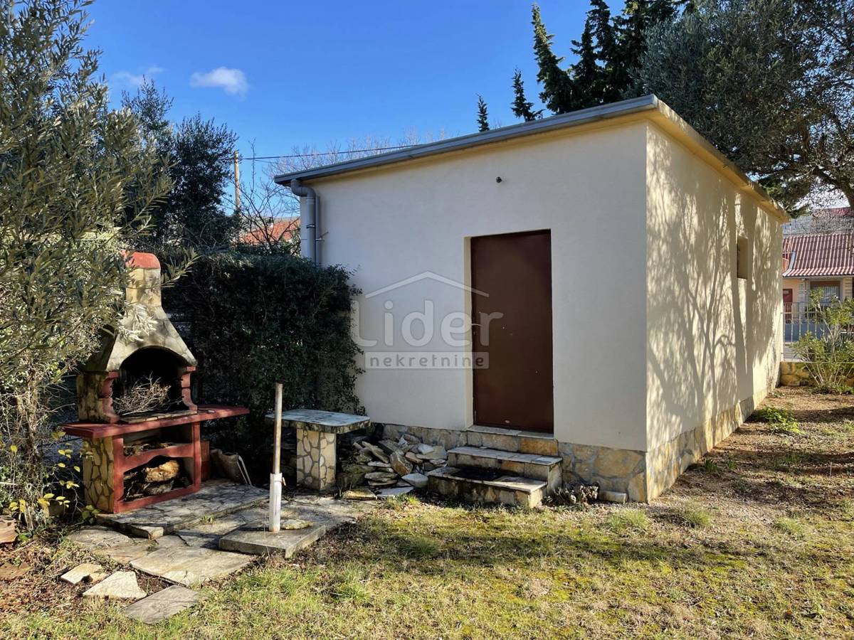 Gornji Karin, casa in prima fila sul mare
