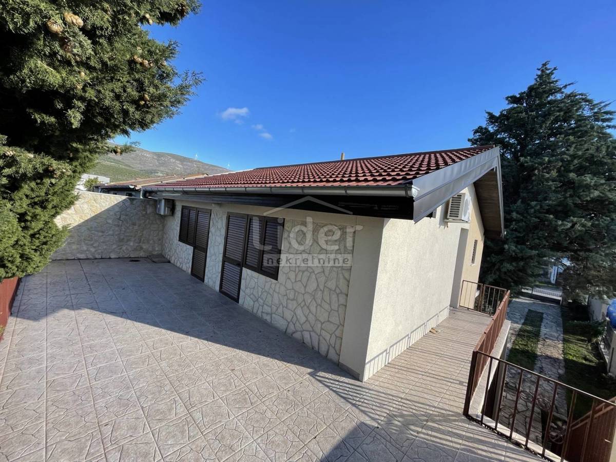 Gornji Karin, casa in prima fila sul mare