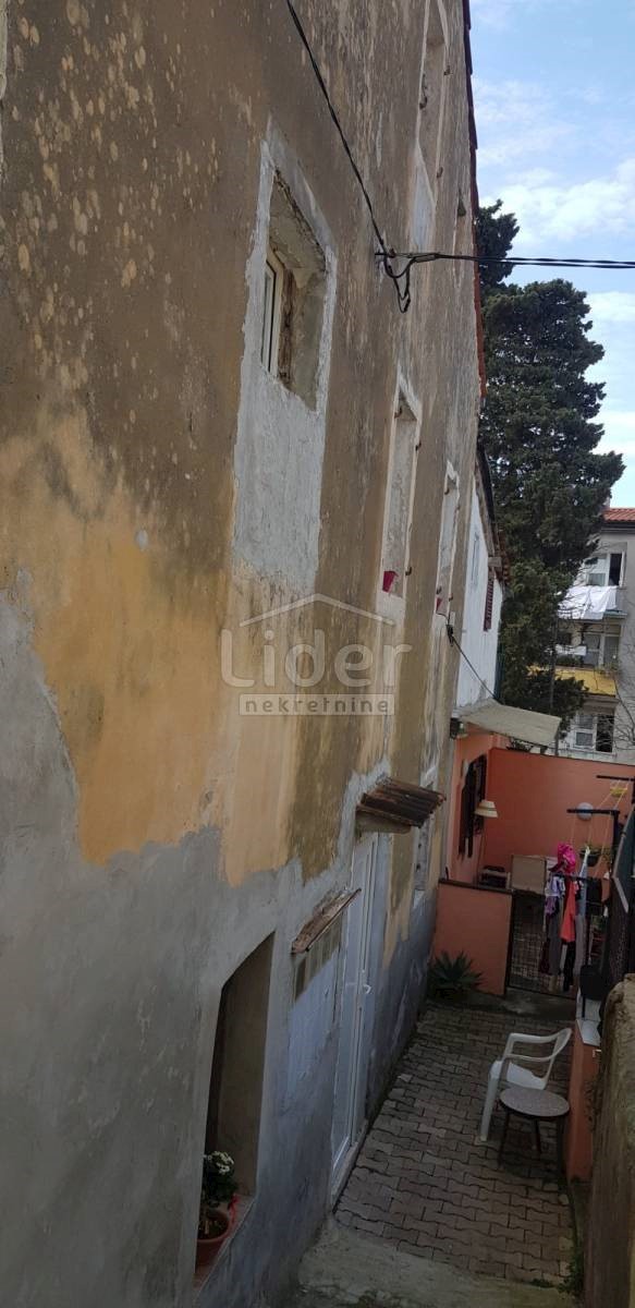 Mali Lošinj, 198m2, casa con 3 appartamenti