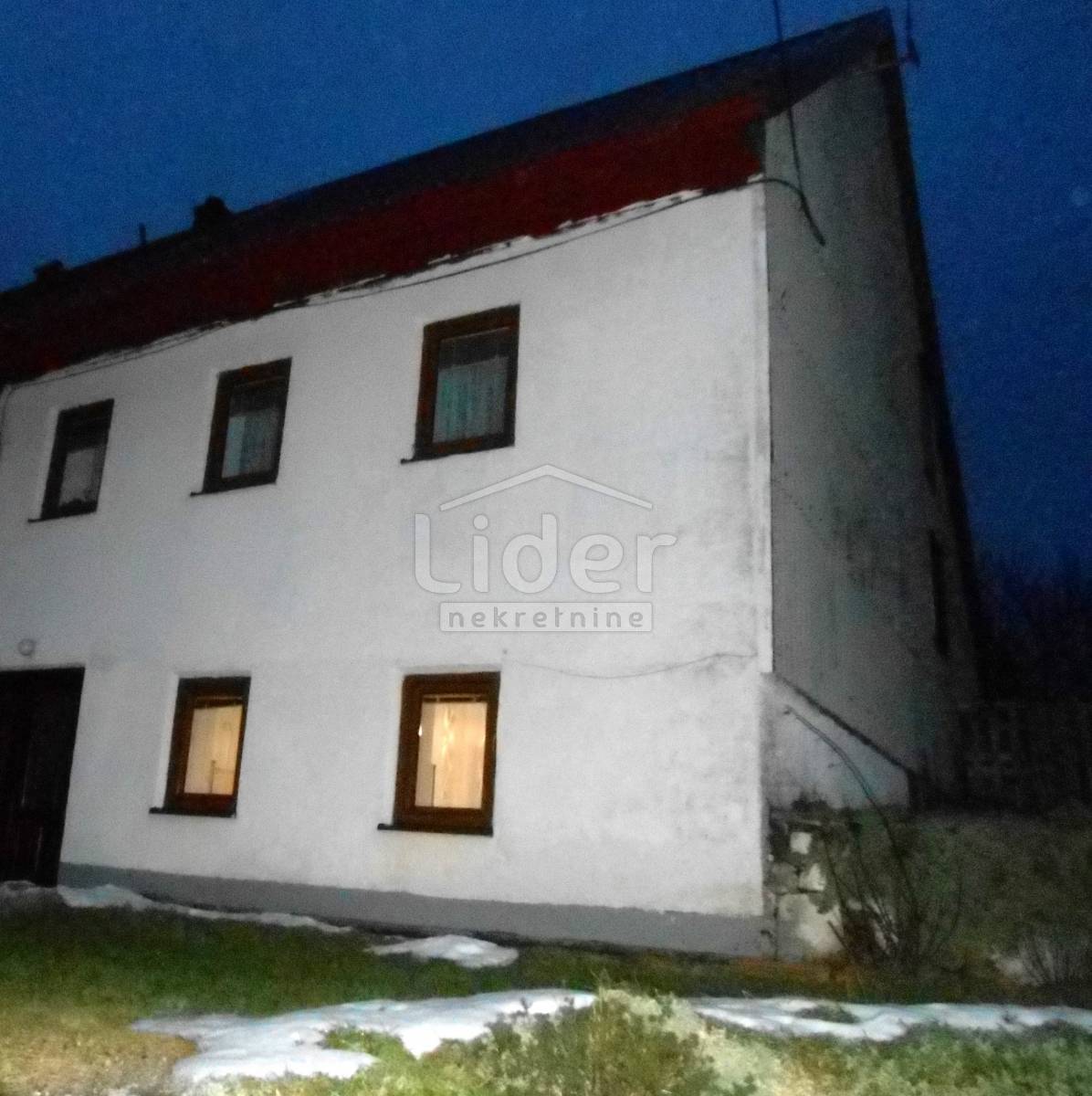 FUŽINE Casa bifamiliare di 220 m2 + giardino di 4000 m2