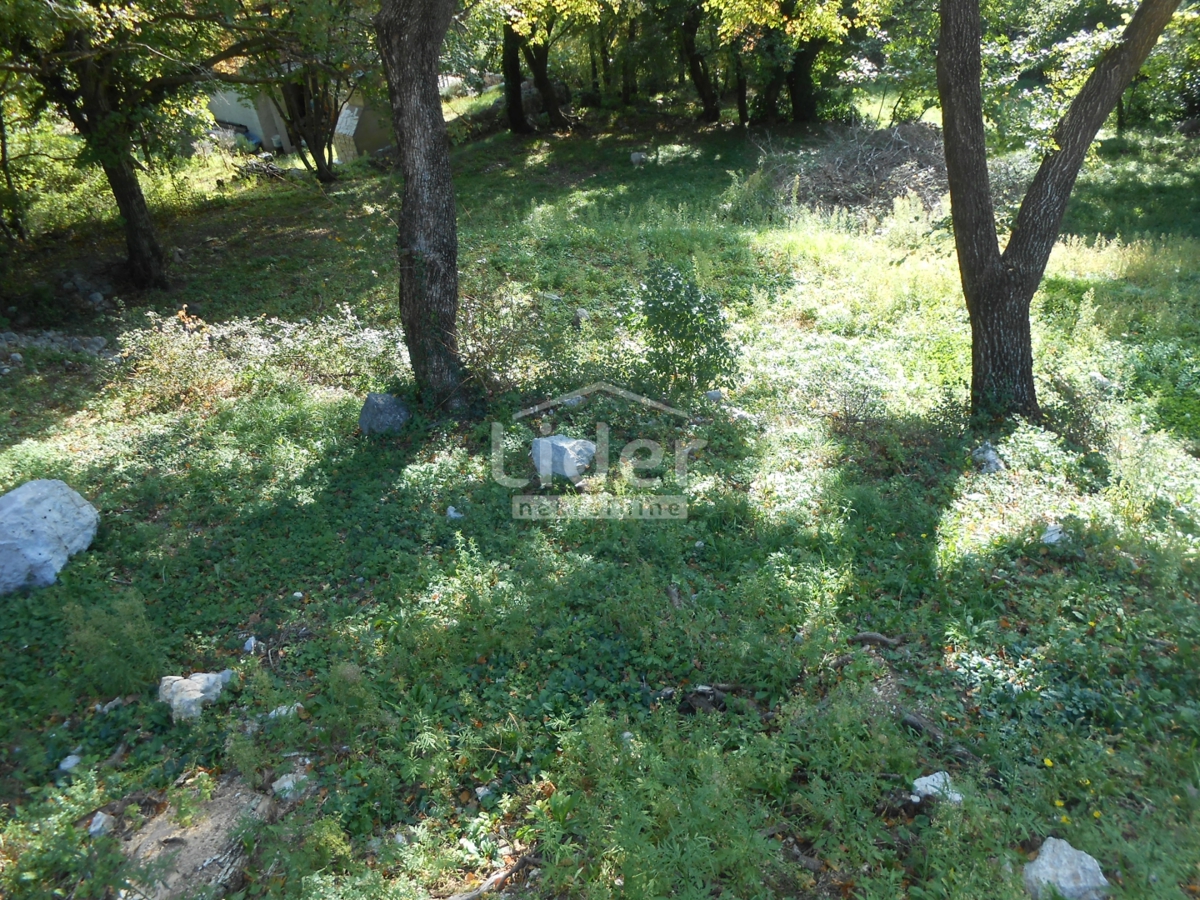 ANTOVO (GRIŽANE) Terreno edificabile di 1126 m2