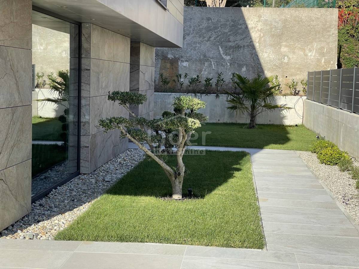 Isola di Krk - Baška, Villa di design urbano con piscina