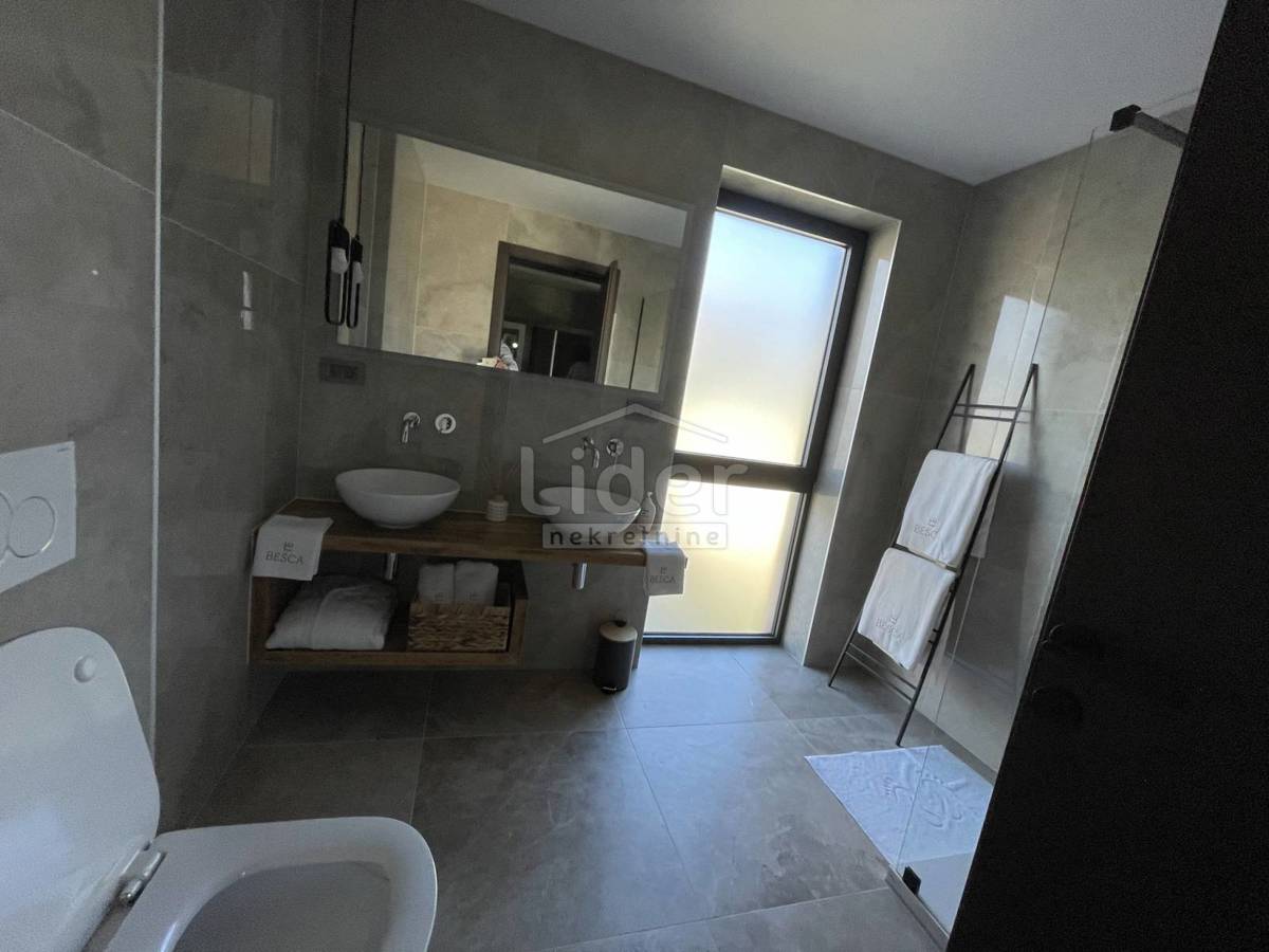 Isola di Krk - Baška, Villa di design urbano con piscina