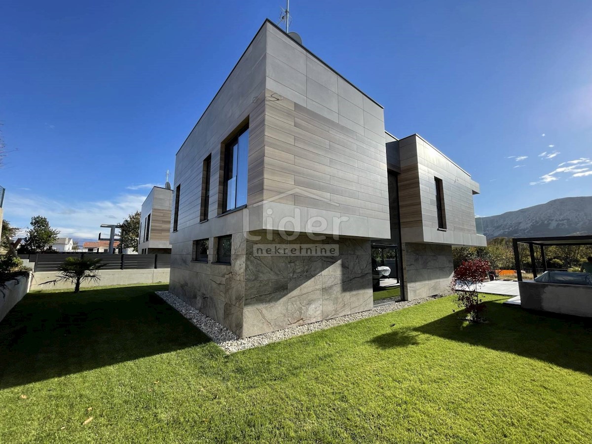 Isola di Krk - Baška, Villa di design urbano con piscina