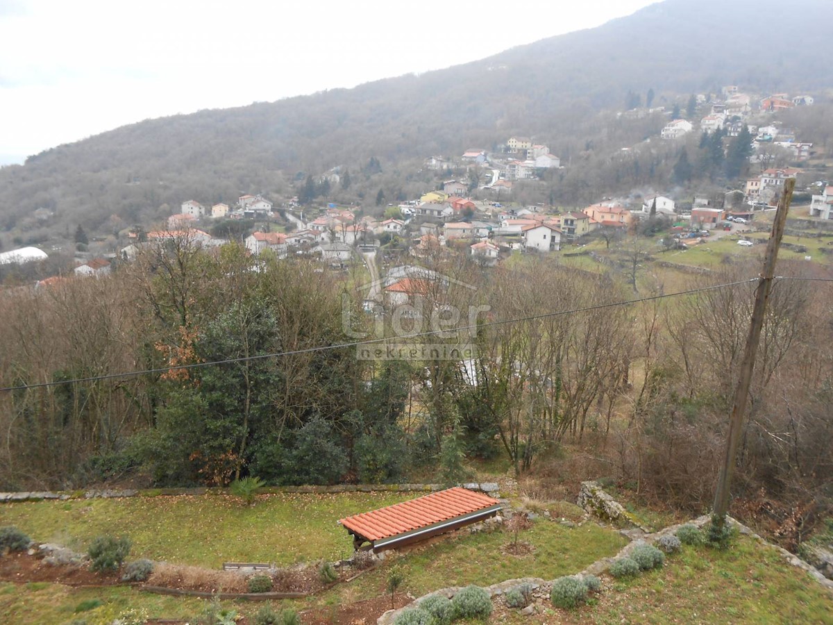 RUKAVAC Officina e casa su un terreno di 5542 m2