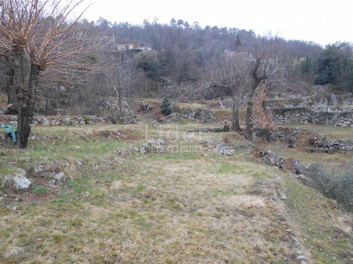 RUKAVAC Officina e casa su un terreno di 5542 m2