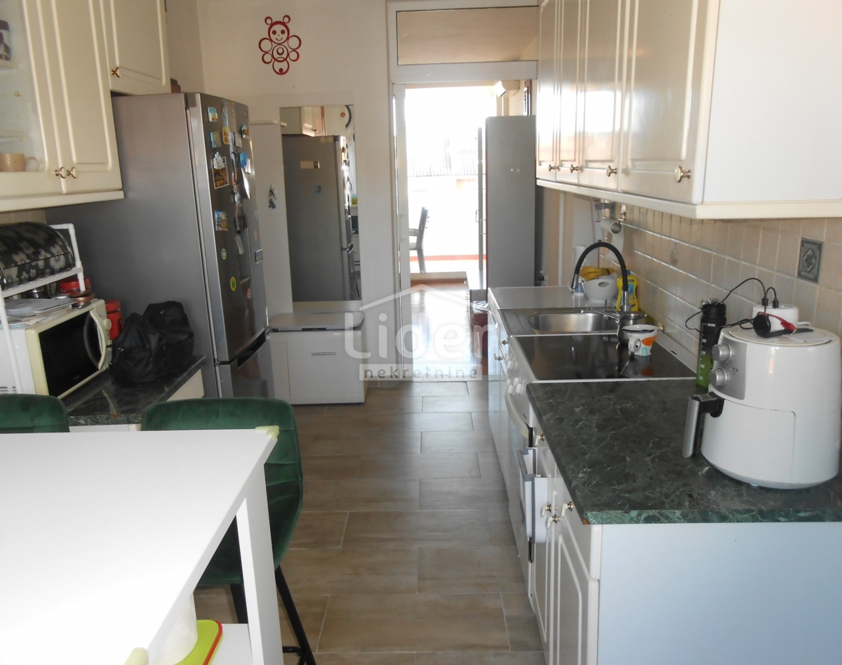 RIJEKA (HOSTI) Appartamento di 74 m2 con ampia loggia