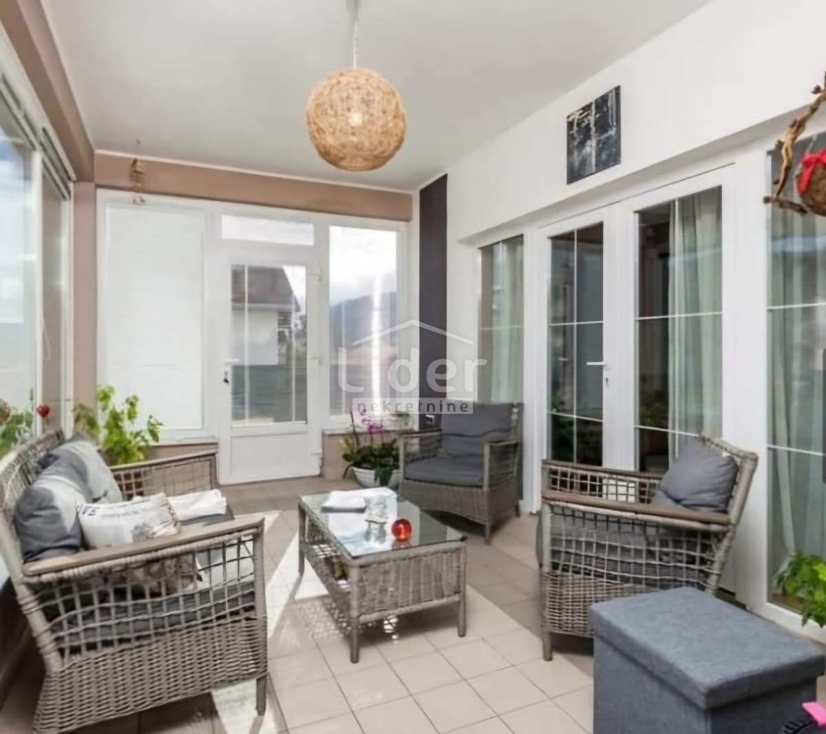 Casa Ravna Gora, 345m2