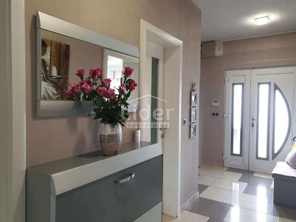 Casa Ravna Gora, 345m2