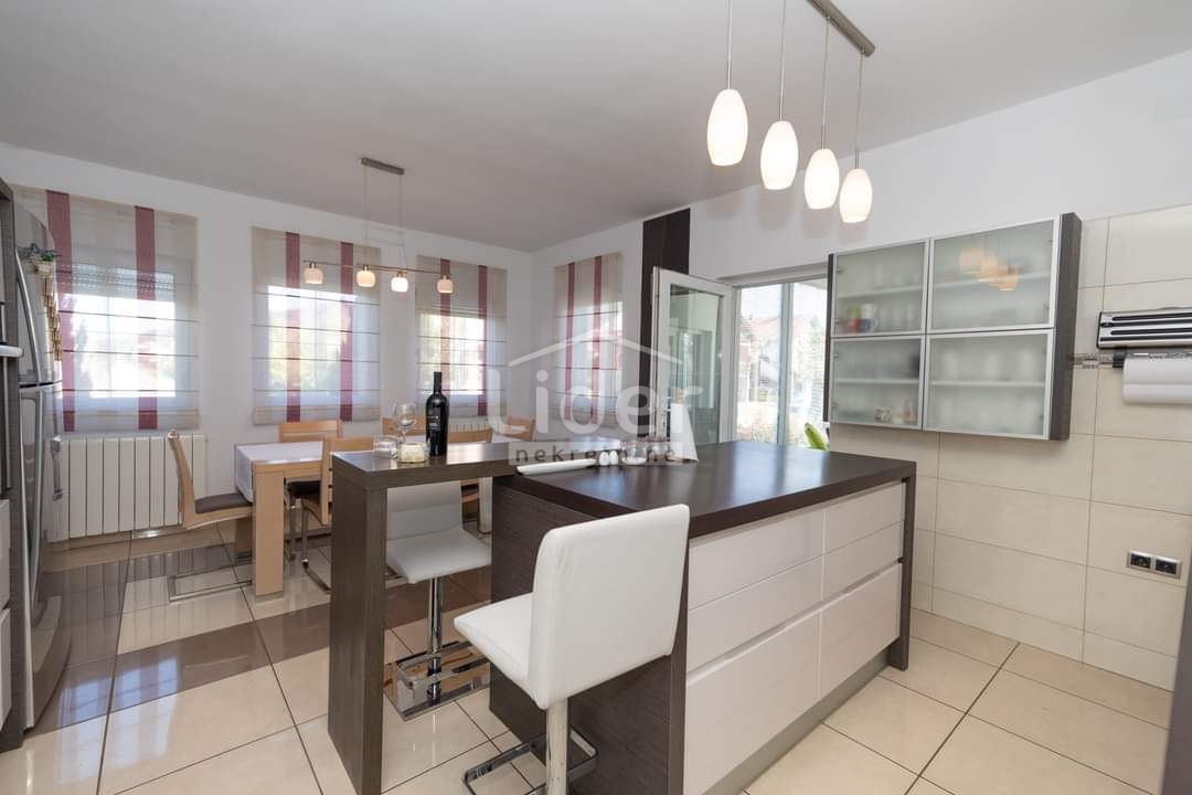 Casa Ravna Gora, 345m2