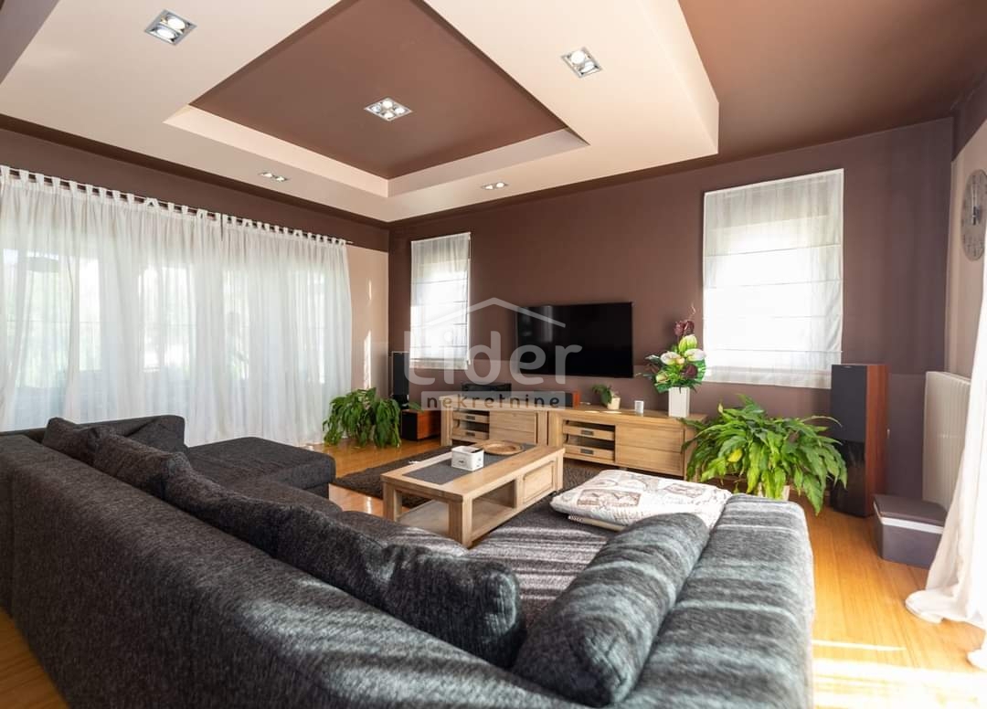 Casa Ravna Gora, 345m2