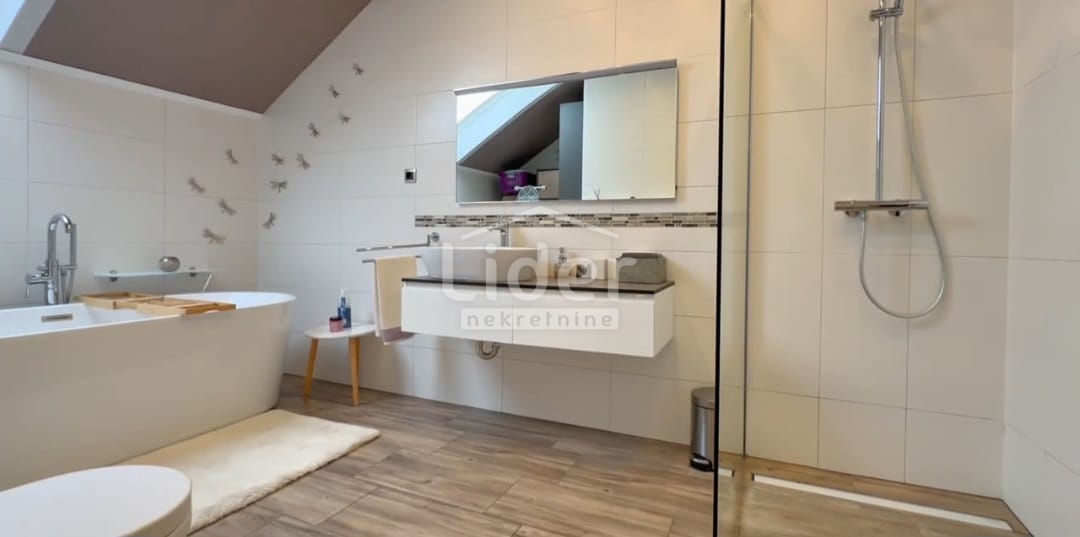 Casa Ravna Gora, 345m2