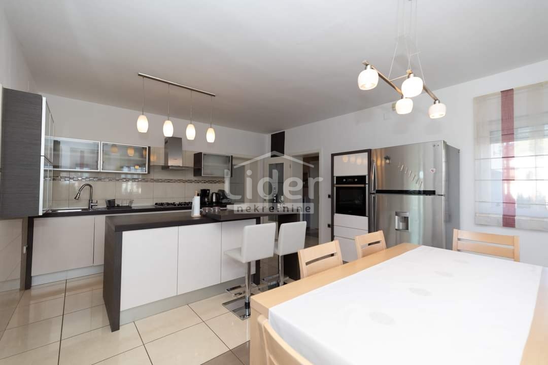 Casa Ravna Gora, 345m2