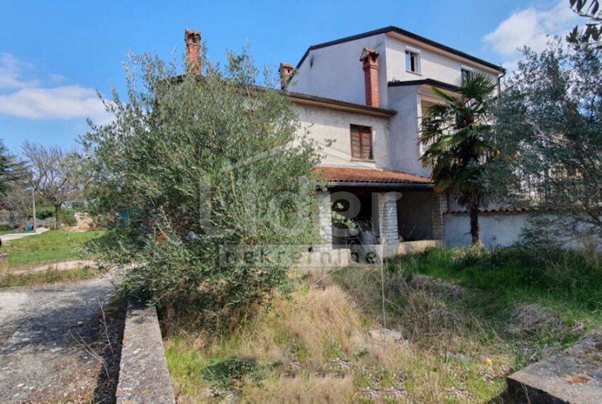 Casa con un cortile vicino a Kanfanar, 200m2