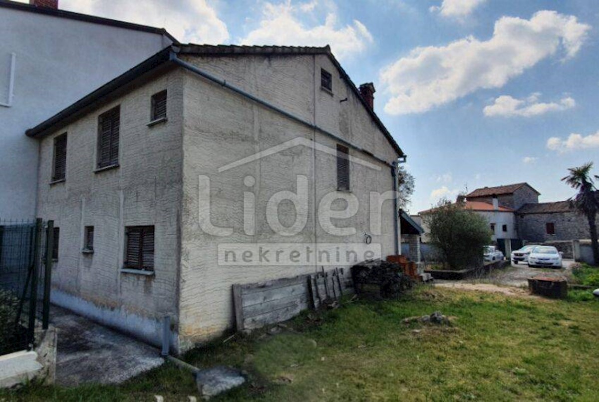 Casa con un cortile vicino a Kanfanar, 200m2