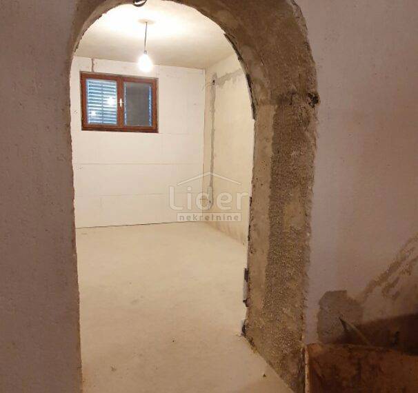 Casa con un cortile vicino a Kanfanar, 200m2