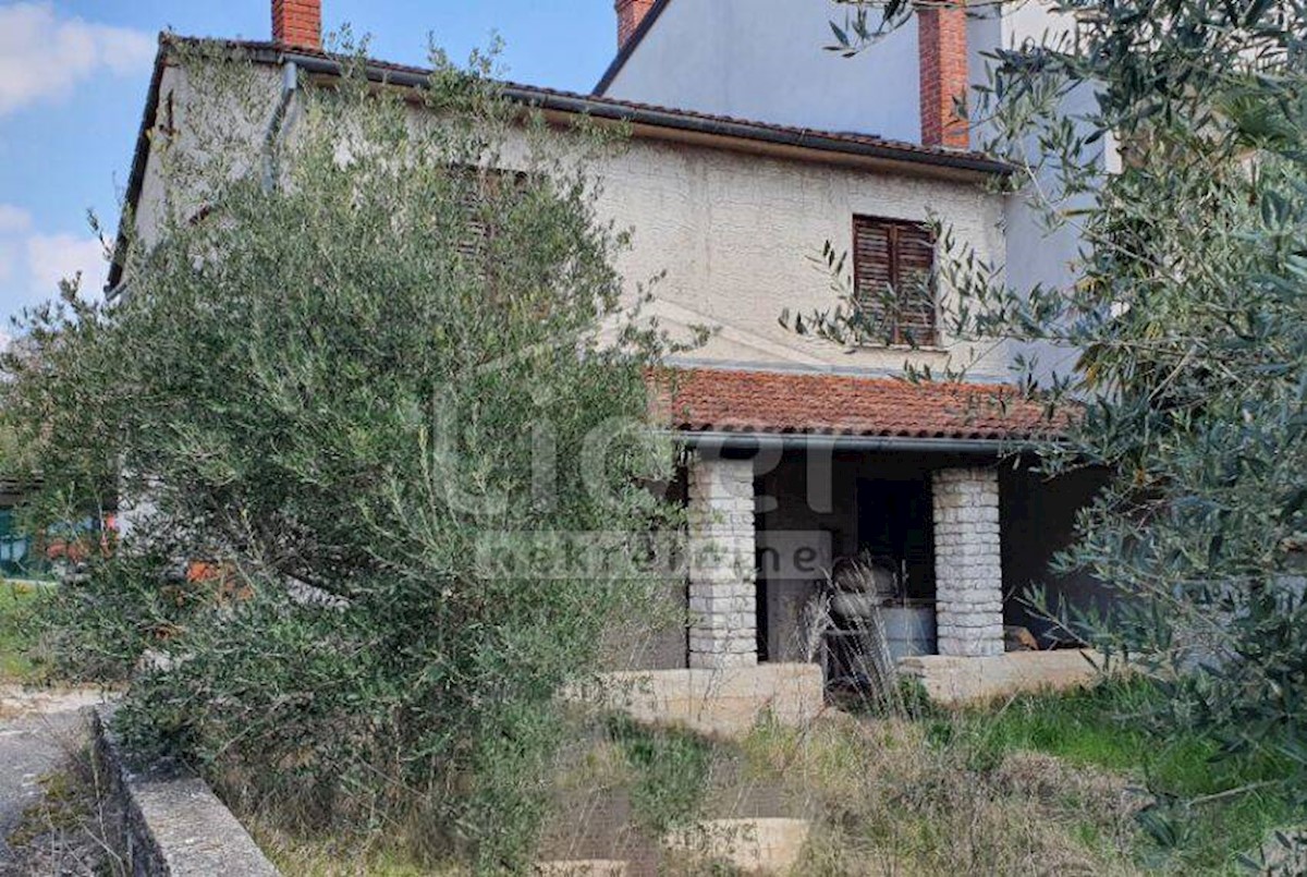 Casa con un cortile vicino a Kanfanar, 200m2