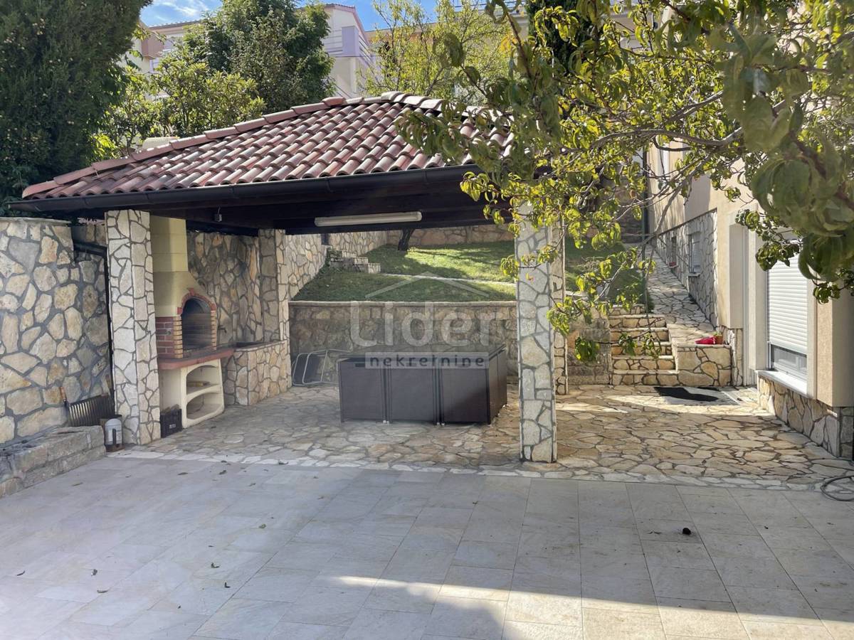Casa 100m2, piscina, garage, prima fila al mare e alla spiaggia