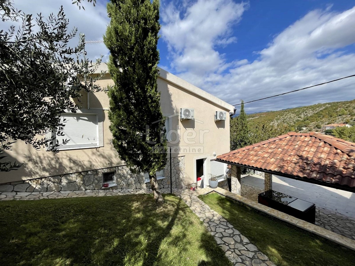 Casa 100m2, piscina, garage, prima fila al mare e alla spiaggia