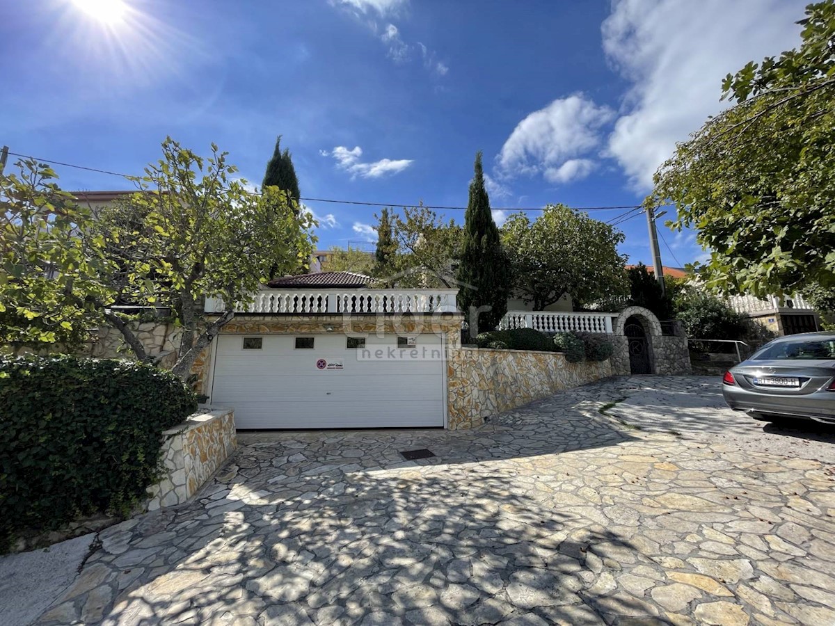 Casa 100m2, piscina, garage, prima fila al mare e alla spiaggia