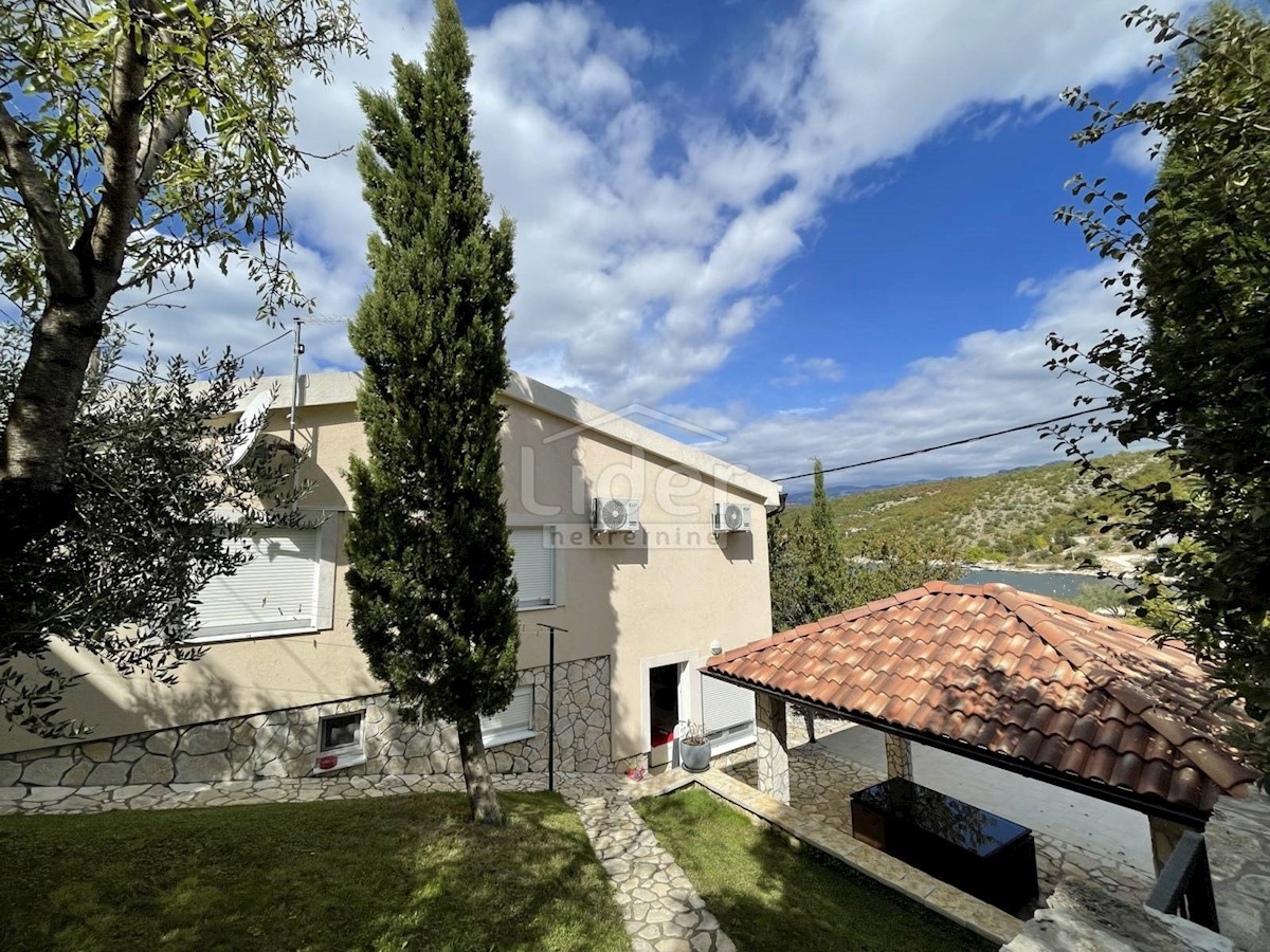 Casa 100m2, piscina, garage, prima fila al mare e alla spiaggia