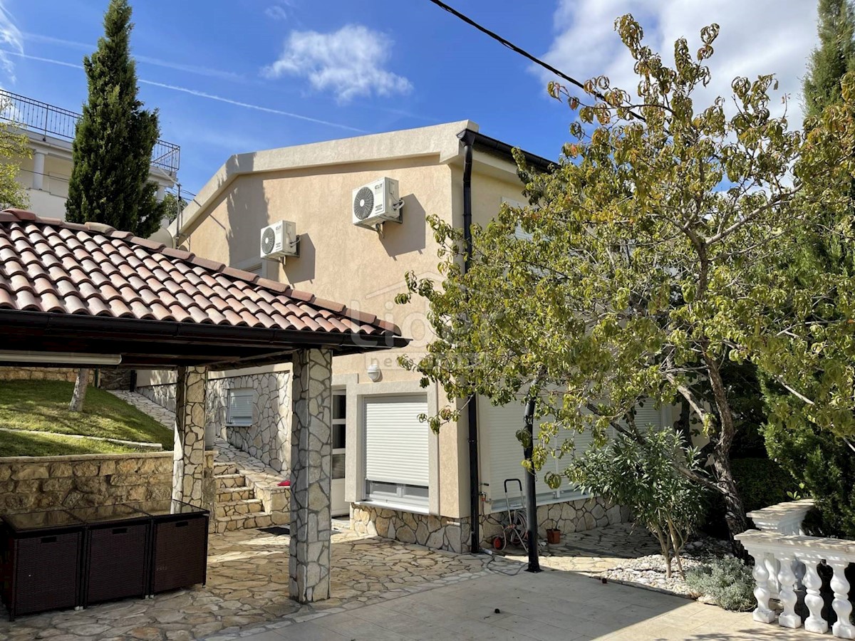 Casa 100m2, piscina, garage, prima fila al mare e alla spiaggia