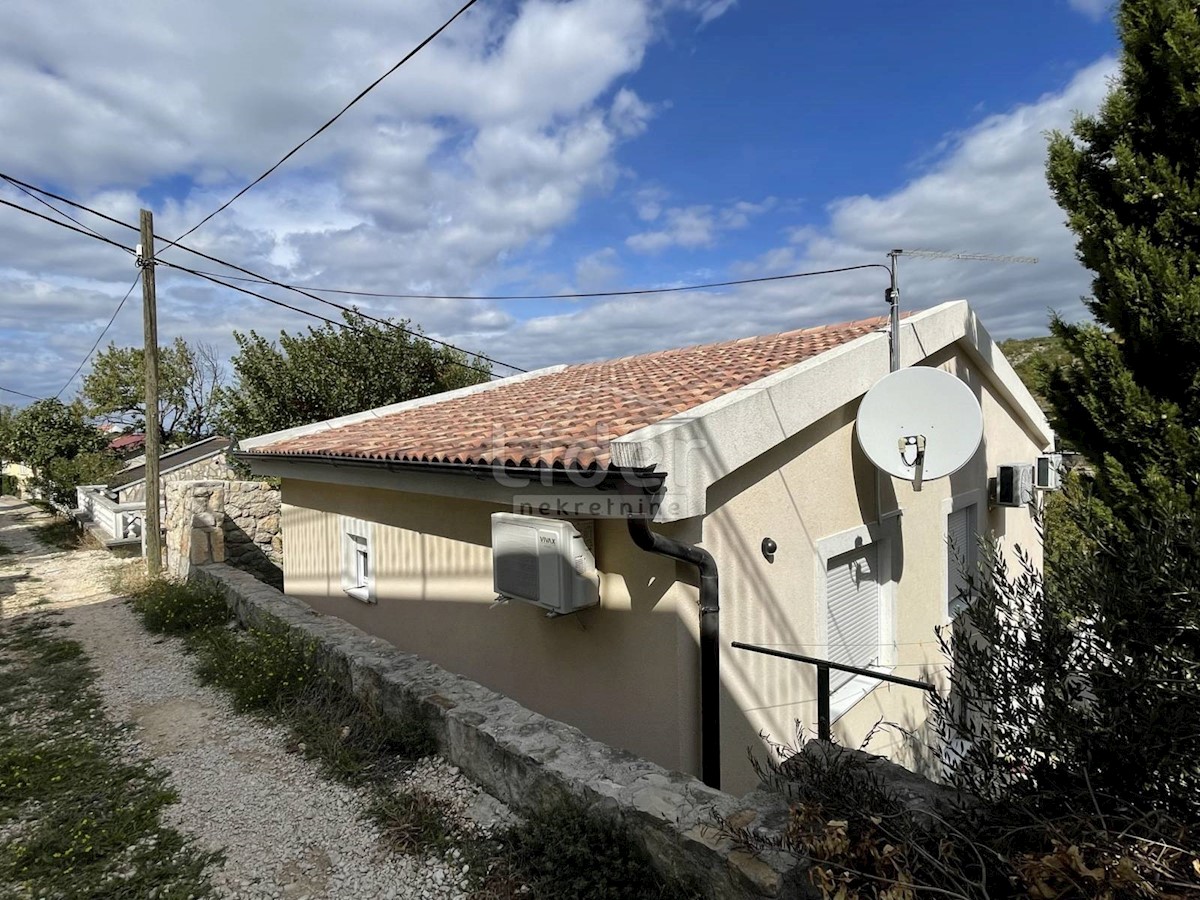 Casa 100m2, piscina, garage, prima fila al mare e alla spiaggia