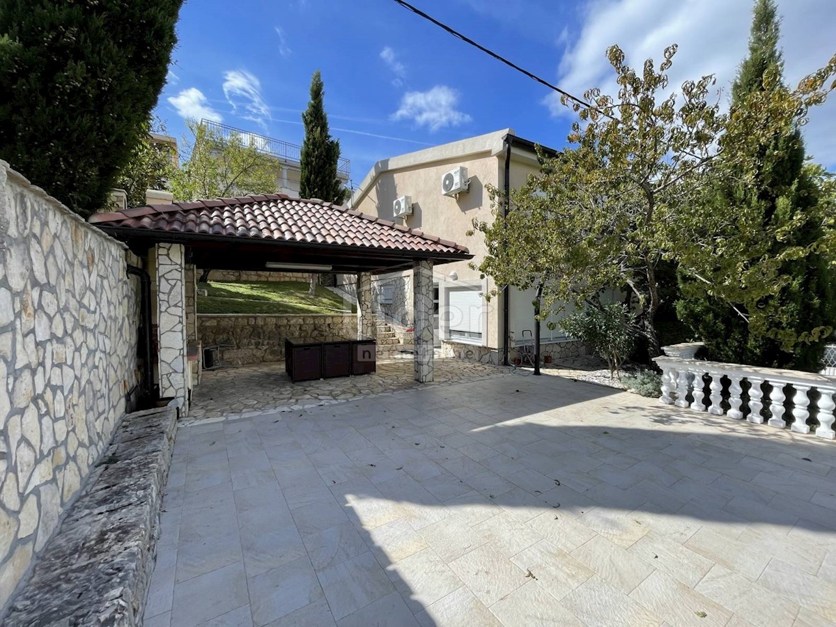 Casa 100m2, piscina, garage, prima fila al mare e alla spiaggia