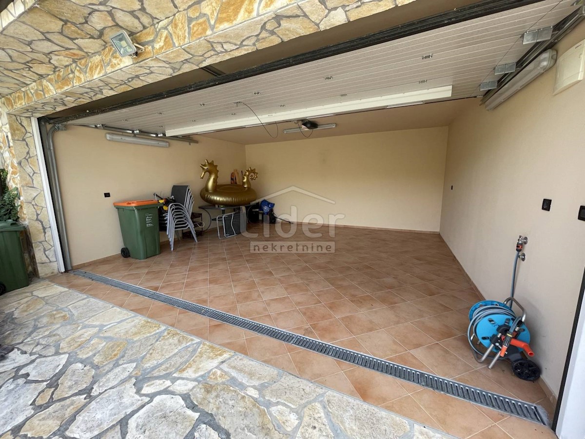 Casa 100m2, piscina, garage, prima fila al mare e alla spiaggia