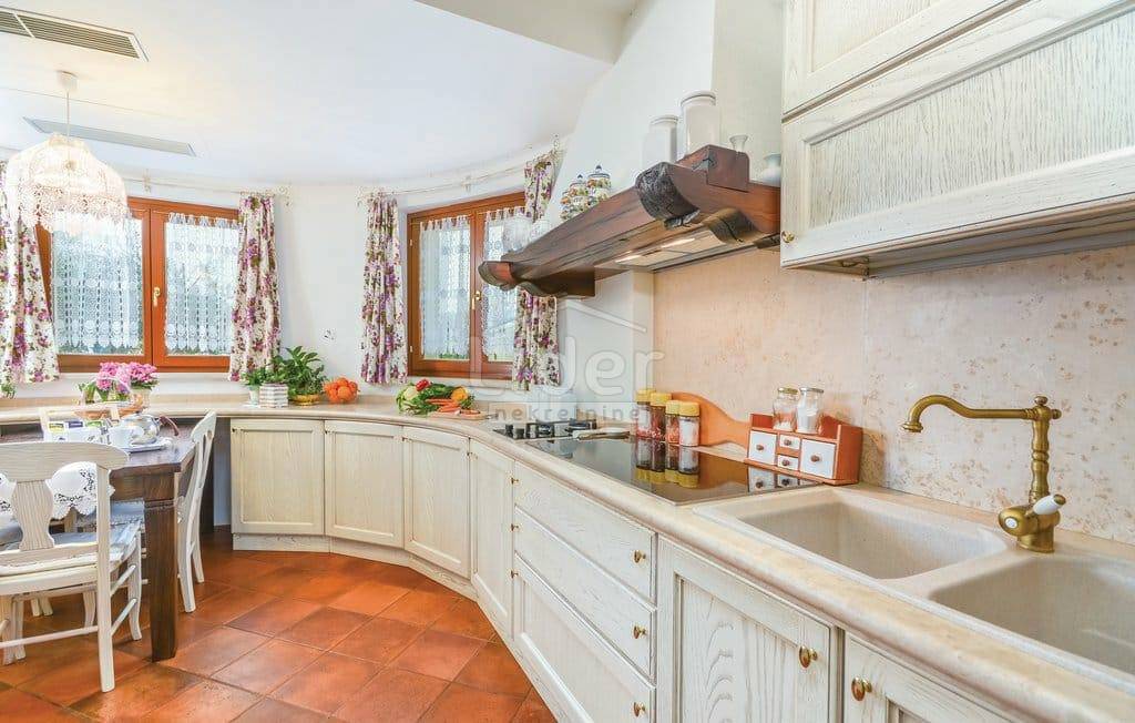 Casa Nova Vas, Poreč, 850m2