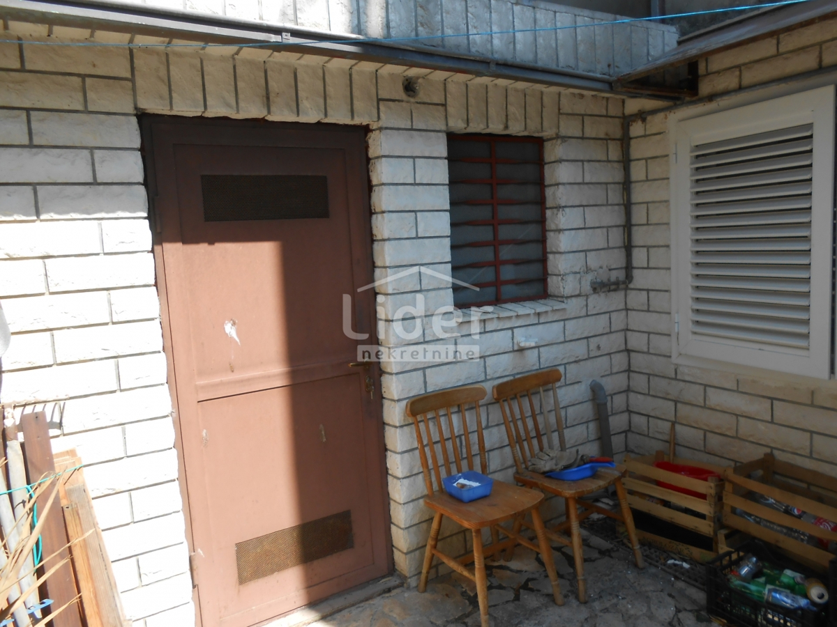 DRAMALJ Appartamento a 100 m dal mare, terrazza e giardino