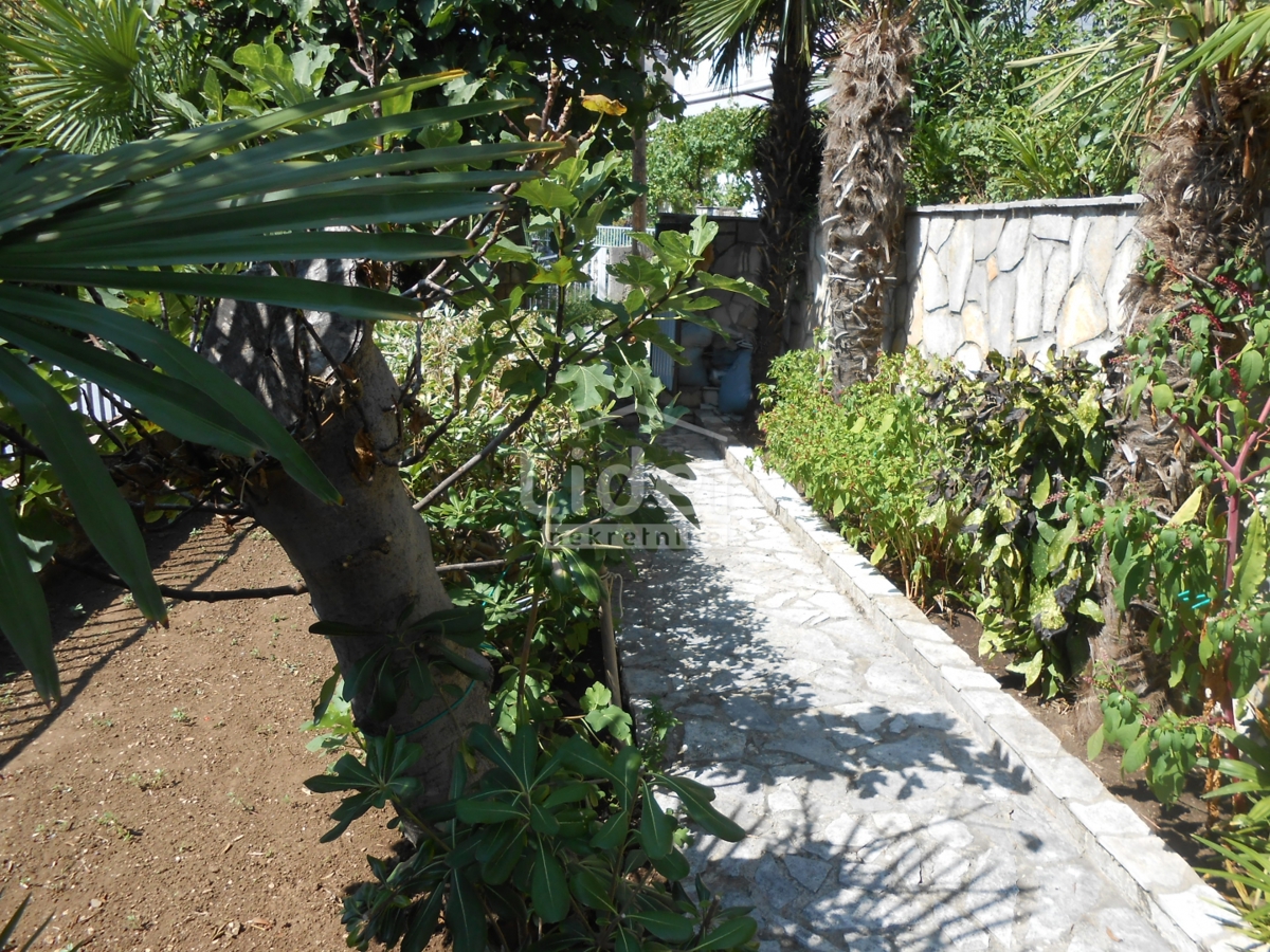 DRAMALJ Appartamento a 100 m dal mare, terrazza e giardino