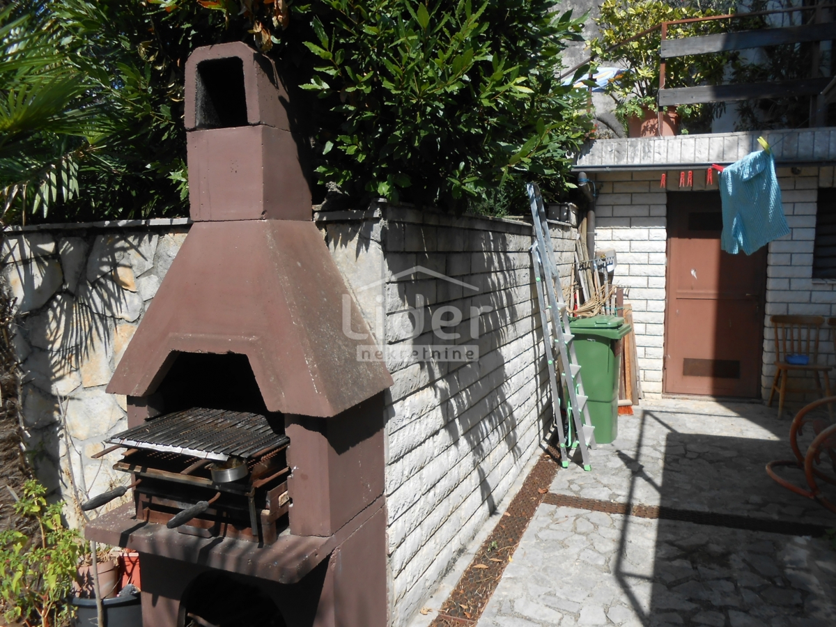 DRAMALJ Appartamento a 100 m dal mare, terrazza e giardino