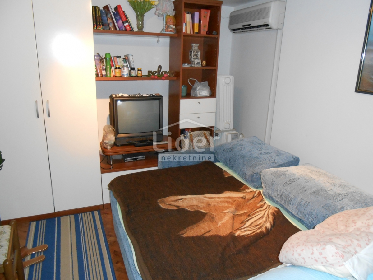 DRAMALJ Appartamento a 100 m dal mare, terrazza e giardino