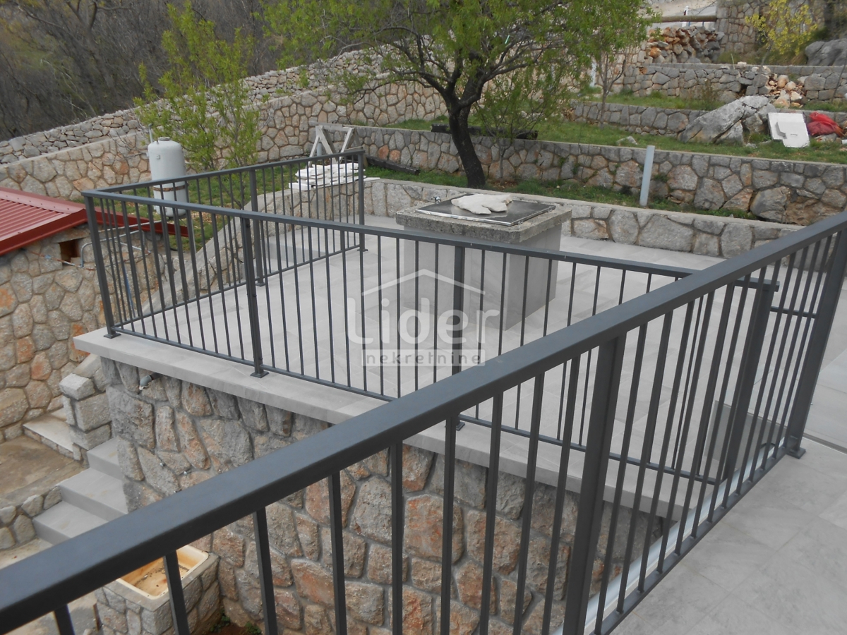 LUKOVO (ENTROTERRA) Ottima casa, ampio giardino