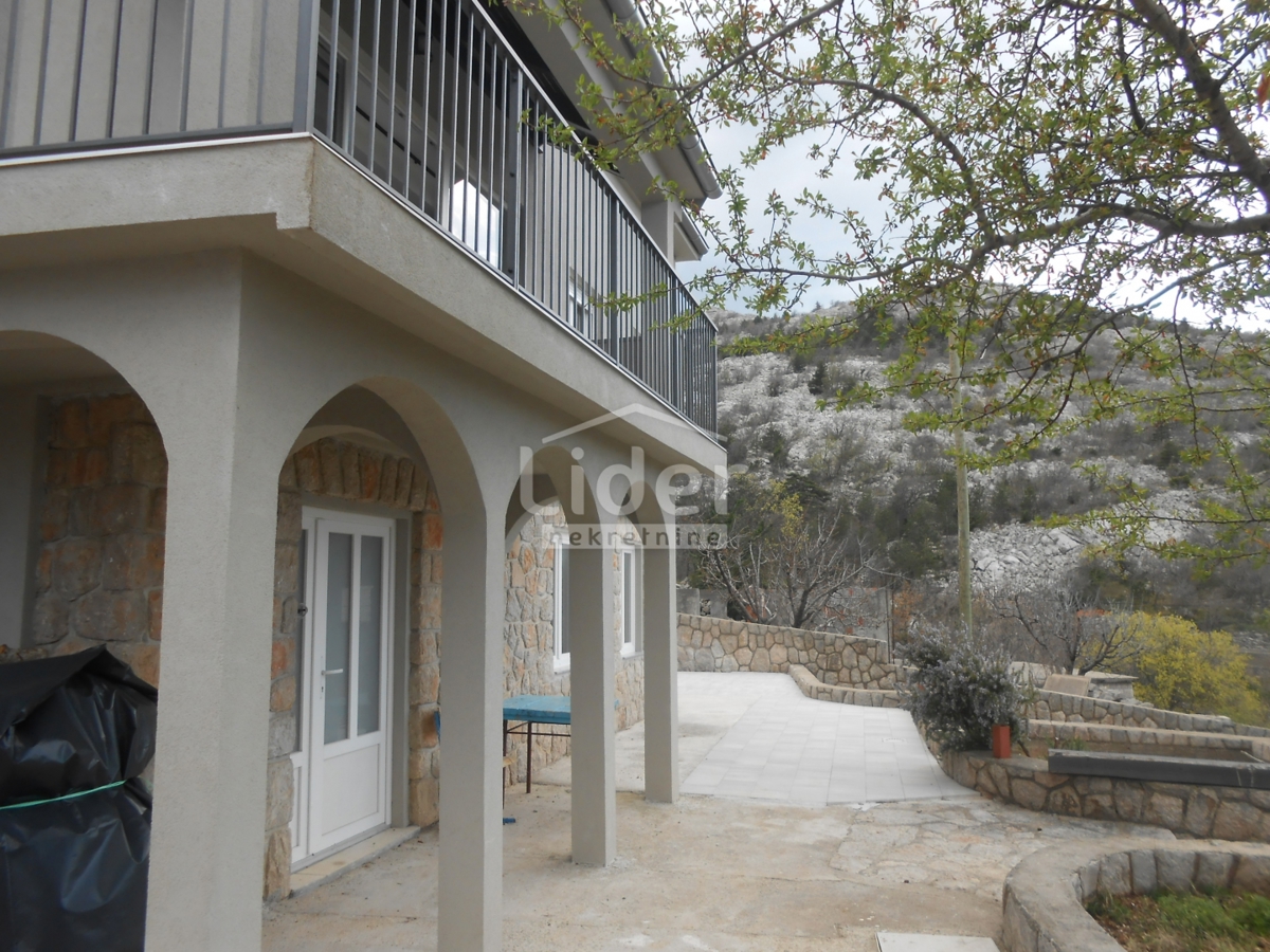 LUKOVO (ENTROTERRA) Ottima casa, ampio giardino