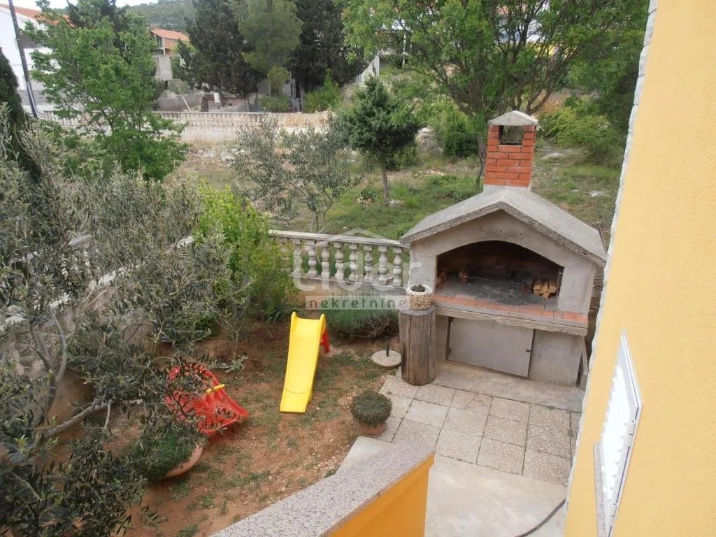 Casa con 2 appartamenti a 250 metri dal mare