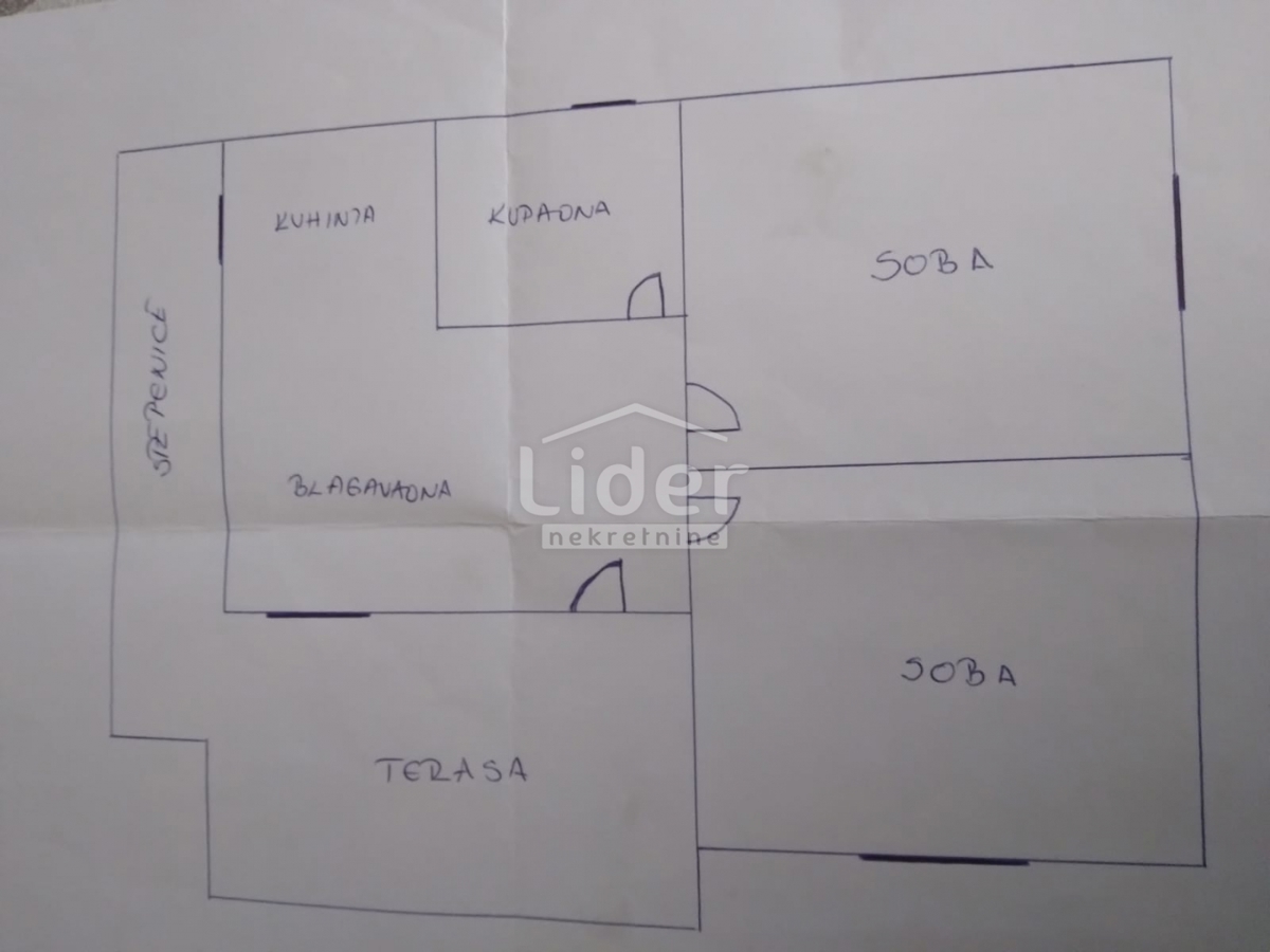 Casa con 2 appartamenti a 250 metri dal mare