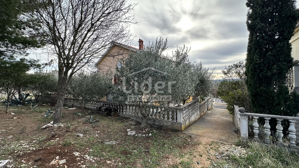 Casa con 2 appartamenti a 250 metri dal mare