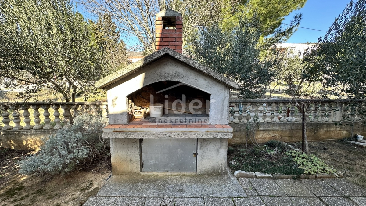 Casa con 2 appartamenti a 250 metri dal mare