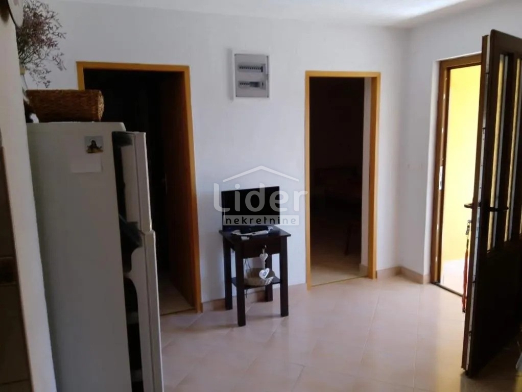 Casa con 2 appartamenti a 250 metri dal mare